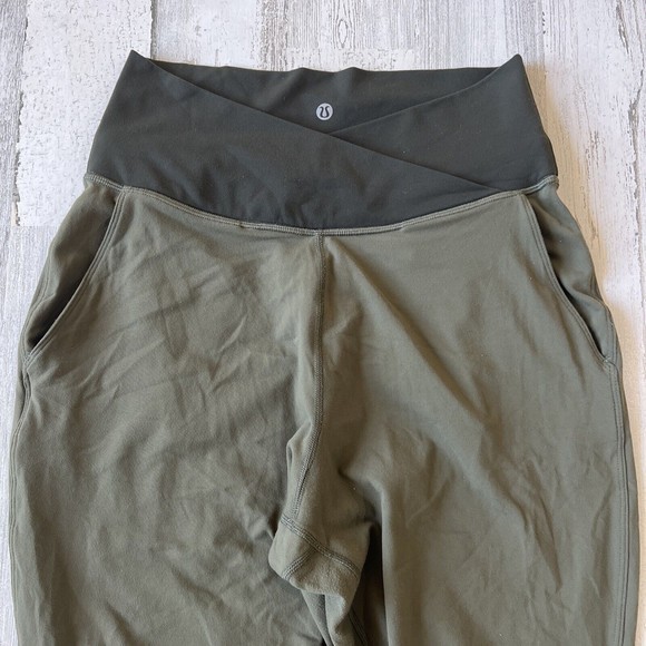 lululemon leggings size 8 Cropped Sunset Salutation Green Animal Print Waist - Picture 6 of 12